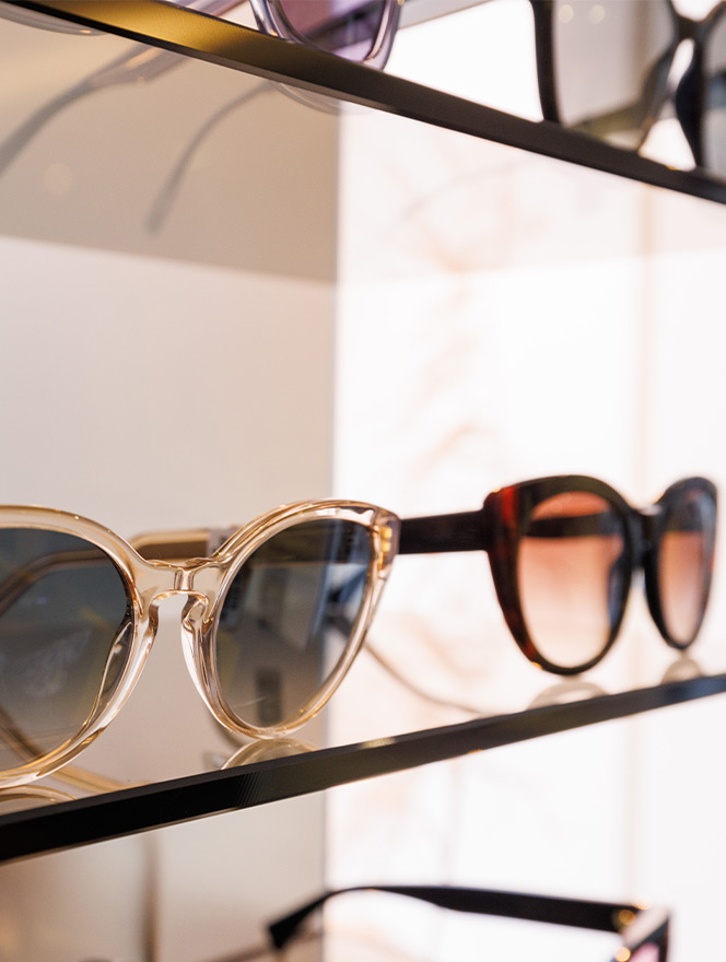 Sonnenbrillen im Ladengeschäft – Optikhaus Wagner